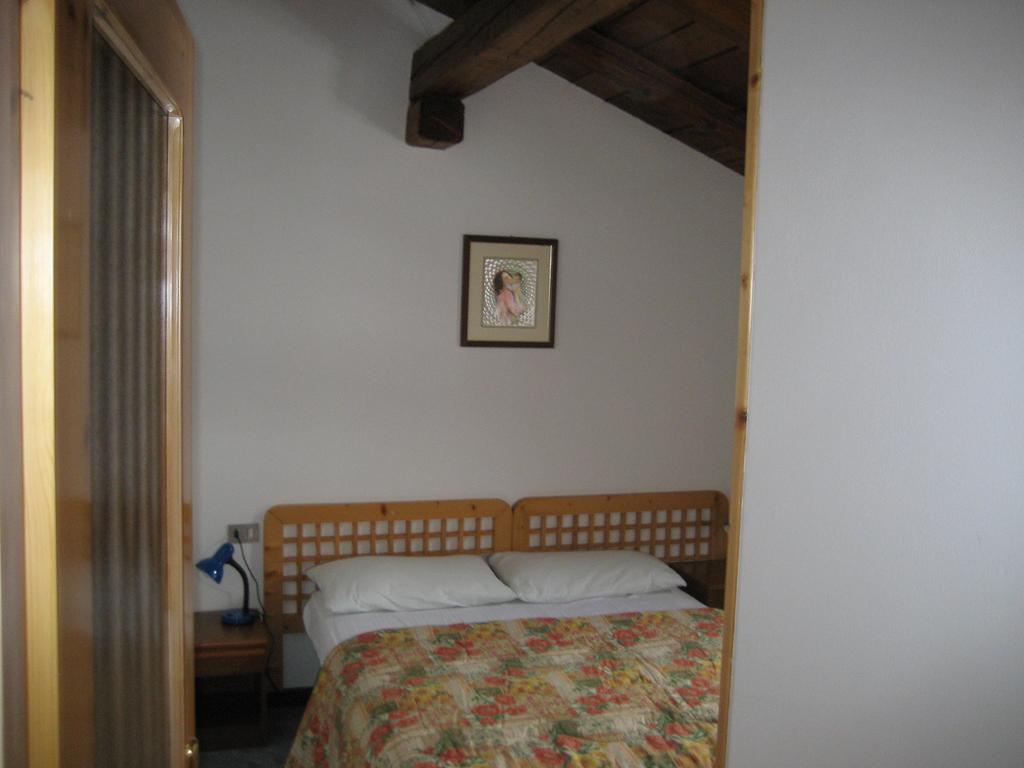 Casa Martini Apartment Mezzana  Room photo